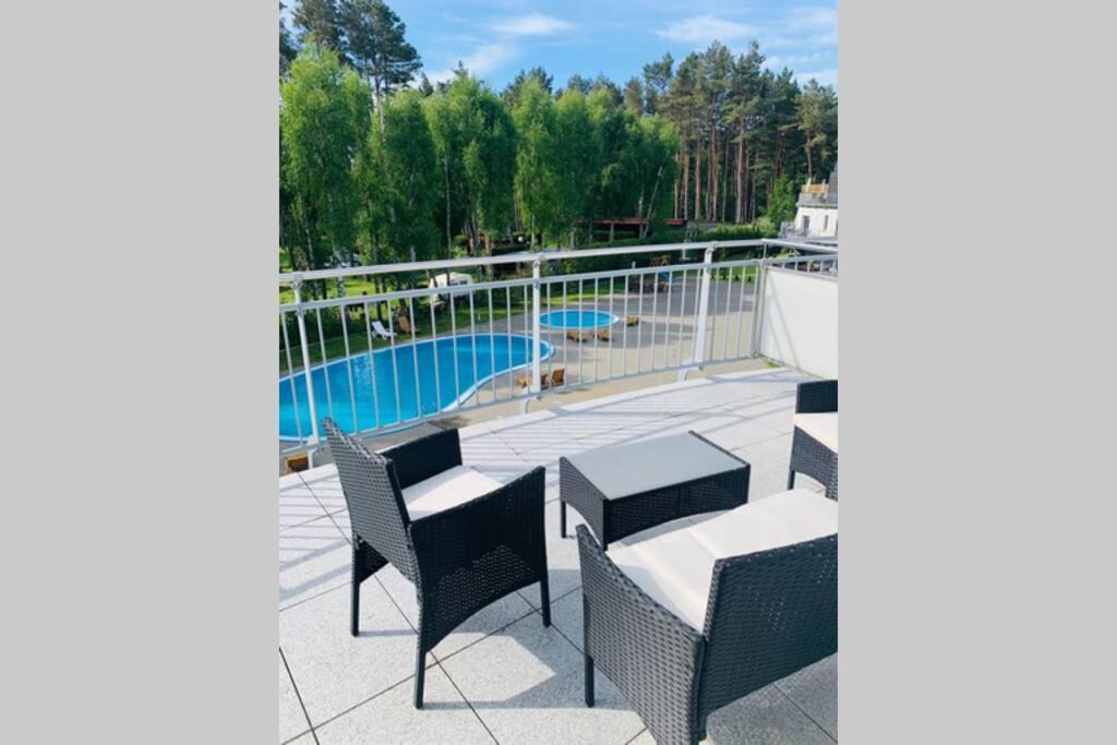 Uroczy Apartament Z Basenem I Kortem Tenisowym Pobierowo Eksteriør billede